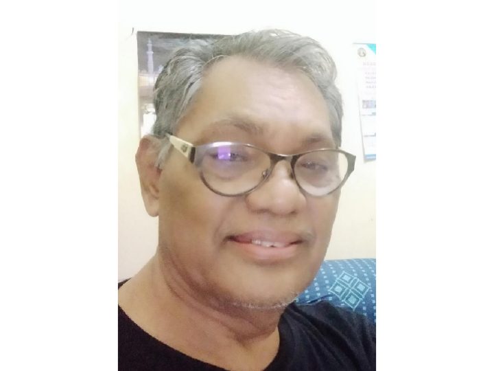 Mahrus Andis, budayawan, kritikus sastra, mubalik, dan seniman tinggal di Kabupaten Bulukumba