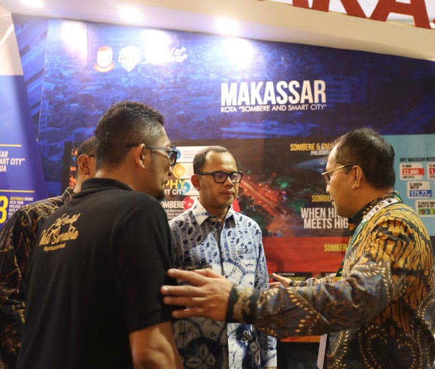 Booth Makassar Unik Pinisi Dan Rumah Gadang Diipadukan Pedomanrakyat