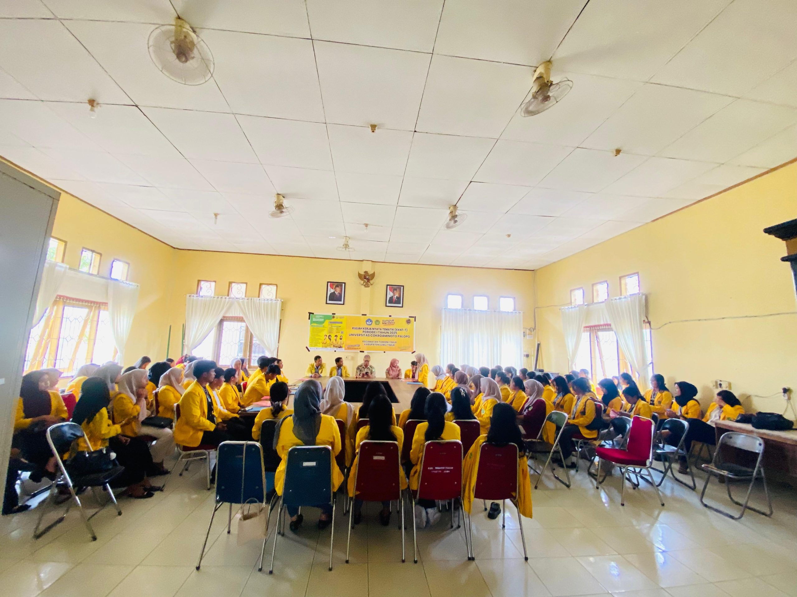 Sebanyak 81 mahasiswa Universitas Cokroaminoto Palopo (UNCP) yang menjalani Kuliah Kerja Nyata (KKN) Tematik di Kecamatan Tomoni Timur, Kabupaten Luwu Timur, resmi ditarik pada Senin (24/2/2025).
