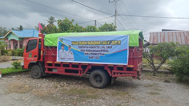 Dinas Koperasi, Perdagangan, dan UKM (Disdagkop UKMP) Kabupaten Luwu Timur (Lutim) menggelar Operasi Pasar Ramadhan 1446 Hijriah di lokasi Safari Ramadhan, Kecamatan Tomoni Timur.