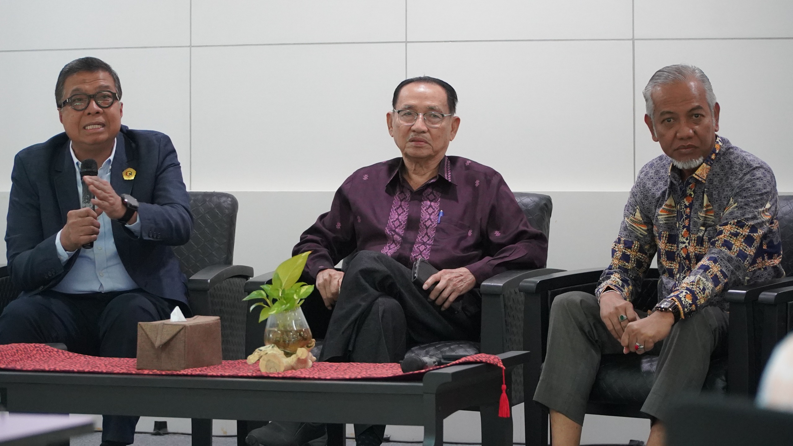 Pemerintah Provinsi Sulawesi Barat terus melanjutkan proses seleksi terbuka pengisian Jabatan Pimpinan Tinggi (JPT) Madya untuk posisi Sekretaris Daerah