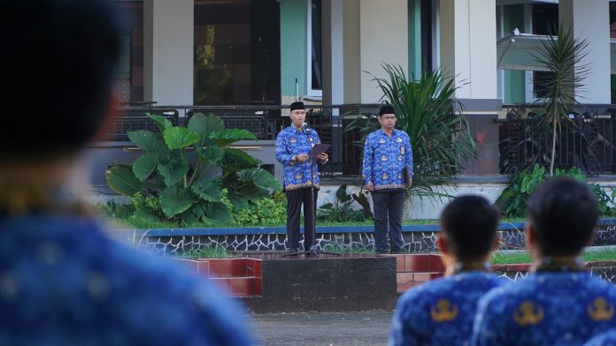 Semangat Hari Sumpah Pemuda ke-97 begitu terasa di lapangan upacara Pusjar SKMP LAN Makassar pada Selasa, 28 Oktober 2025.