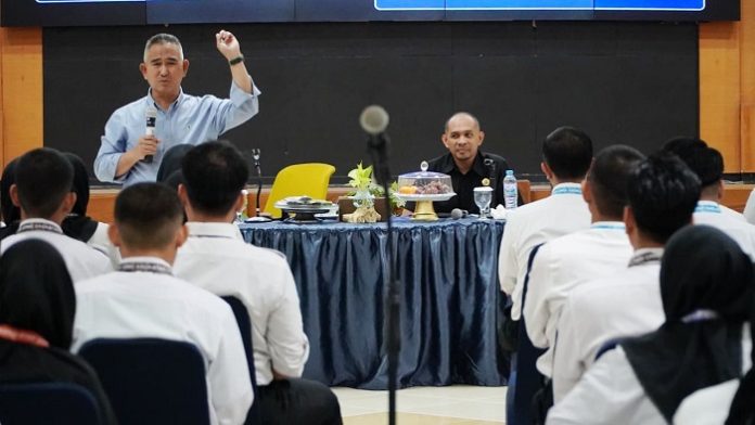 Wali Kota Tarakan, dr. H. Khairul, M.Kes., memberikan ceramah inspiratif bertema “Membangun Profesionalisme ASN: Pilar Pelayanan Publik Berkualitas”