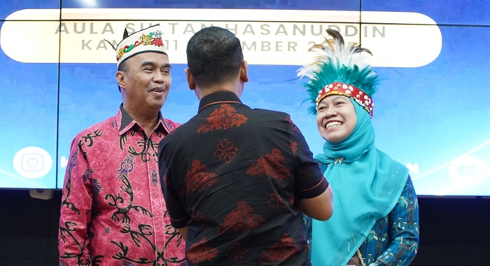 Wajah birokrasi kita sering kali dicitrakan kaku, tersembunyi di balik tumpukan dokumen, dan berjarak dari publik. Namun, pemandangan berbeda hadir di Auditorium Hasanuddin, Pusat Pembelajaran dan Strategi Kebijakan Manajemen Pemerintahan (Pusjar SKMP) LAN Makassar, Kamis (11/12/2025).