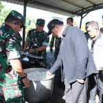 Kunjungi Lokasi Bencana, Mentan Pastikan Stok Beras Aman dan Sawah Rusak Diperbaiki