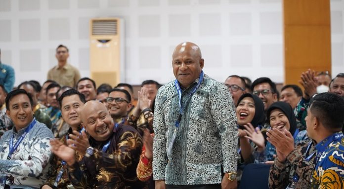 Pusat Pembelajaran dan Strategi Kebijakan Manajemen Pemerintahan (Pusjar SKMP) Lembaga Administrasi Negara (LAN) Makassar secara resmi menyelenggarakan penyambutan peserta sekaligus pembukaan Pelatihan Kepemimpinan Administrator (PKA) Angkatan XX dan XXI bagi aparatur Kementerian Imigrasi dan Pemasyarakatan (IMIPAS) di Auditorium Hasanuddin, Gedung Pusjar SKMP LAN Makassar, Kamis, 4 Desember 2025.