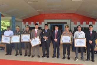 Peringati Hardiknas 2026, Pemkab Maros beri penghargaan kepada BBGTK Sulsel dan BBPMP Sulsel, Senin, 11 Mei 2026