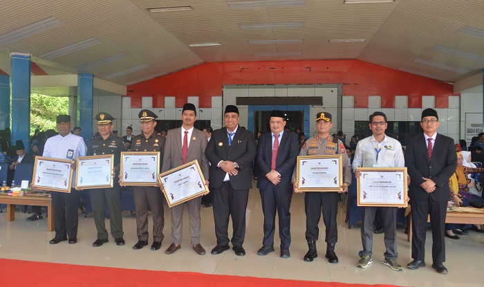 Peringati Hardiknas 2026, Pemkab Maros beri penghargaan kepada BBGTK Sulsel dan BBPMP Sulsel, Senin, 11 Mei 2026